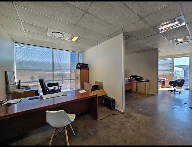 4,665M² WAREHOUSE TO LET IN LINBRO PARK